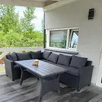 U Beaty Ogrodzone Villa *