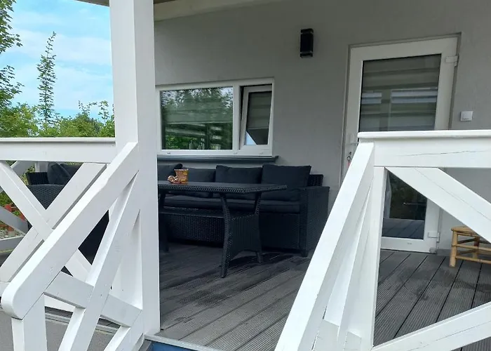 U Beaty Ogrodzone Villa Rewal