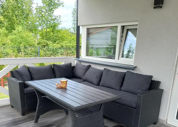 U Beaty Ogrodzone Villa *