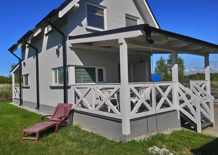 U Beaty Ogrodzone Villa *