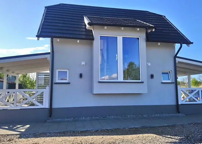 U Beaty Ogrodzone Villa Rewal